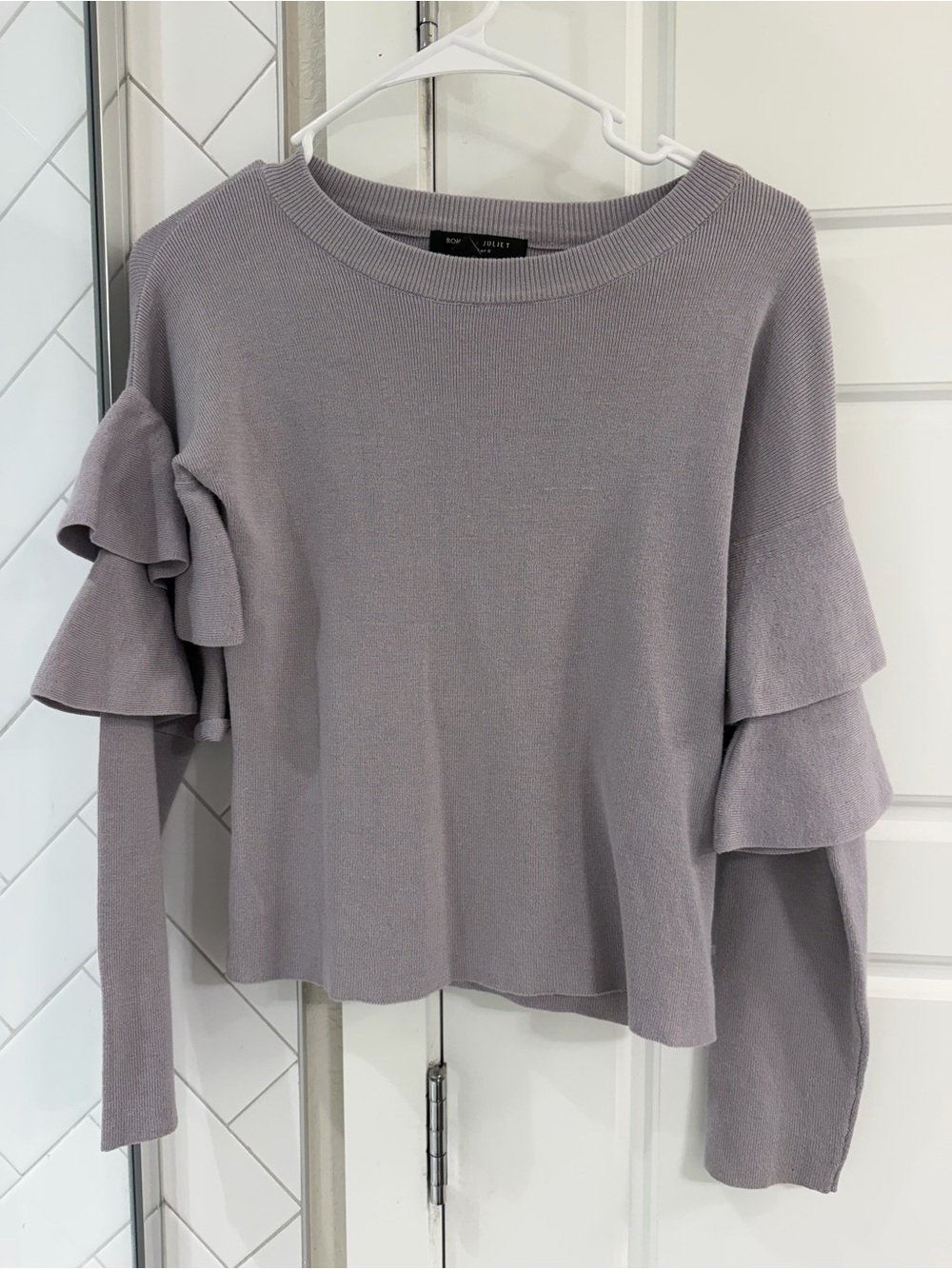 New Romeo & Juliet Light Lavender Crewneck Ruffle Sleeve Sweater Size Small
